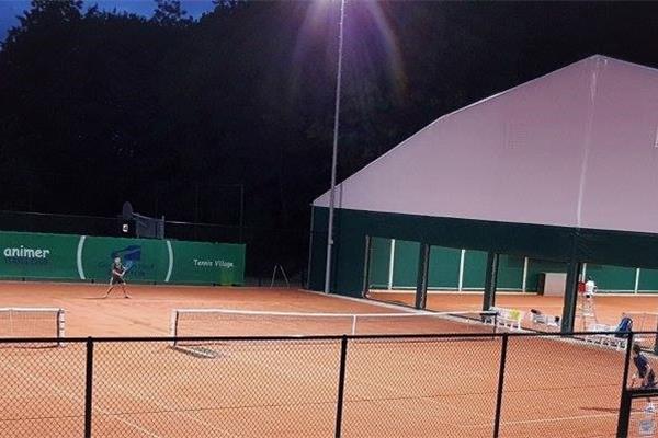 Aanleg 6 kunstgras tennisvelden Redcourt - Sportinfrabouw NV